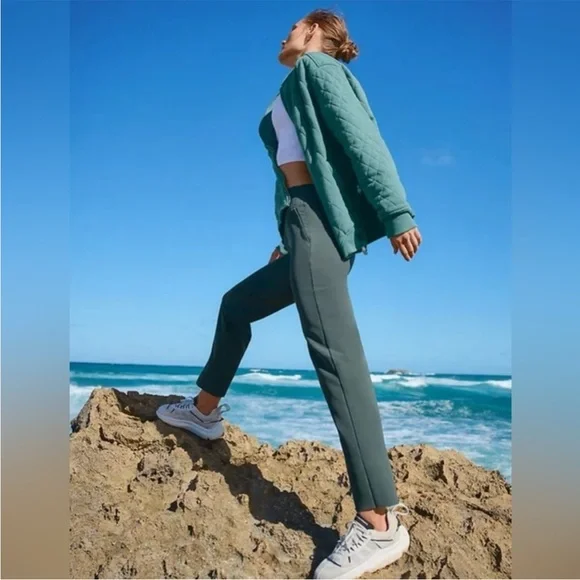 ATHLETA Women’s Endless Pant in Bali Green Straight Leg Ankle #533636-02 Size 14 - Picture 2 of 8